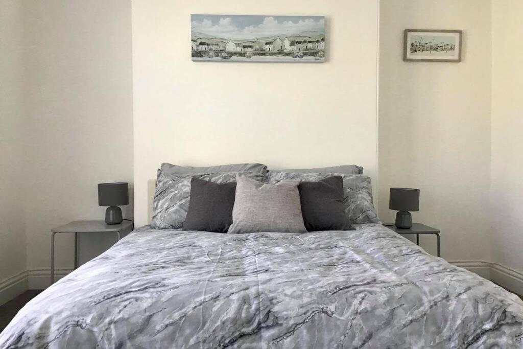 Large 5 Bed 3 Bath House 300 Meters From Beach And Restaurants New Quay Екстериор снимка